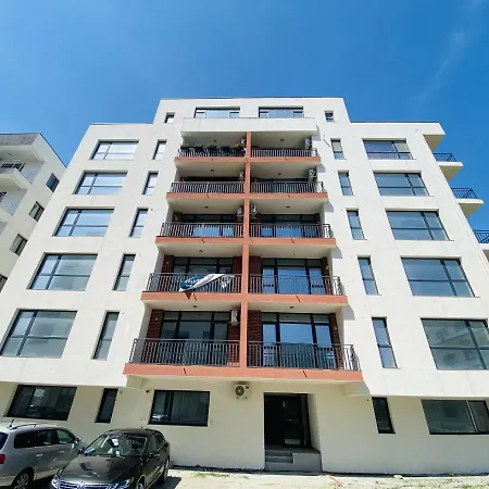 Modern In New Building With Balcony Navodari