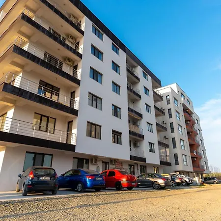 Modern In New Building With Balcony 아파트 *